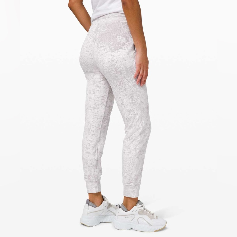 Lululemon Ready To Crush High Rise Velvet Joggers in Chrome Size 6 - Picture 4 of 11